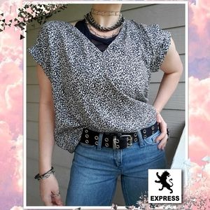 EXPRESS Slinky Black-and-white Mod Abstract Pattern Cold-shoulder V-neck Top